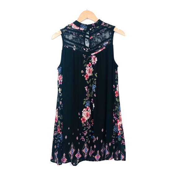 HeartSoul Tops - HEARTSOUL Black Floral & Lace Long Boho Tank Top L